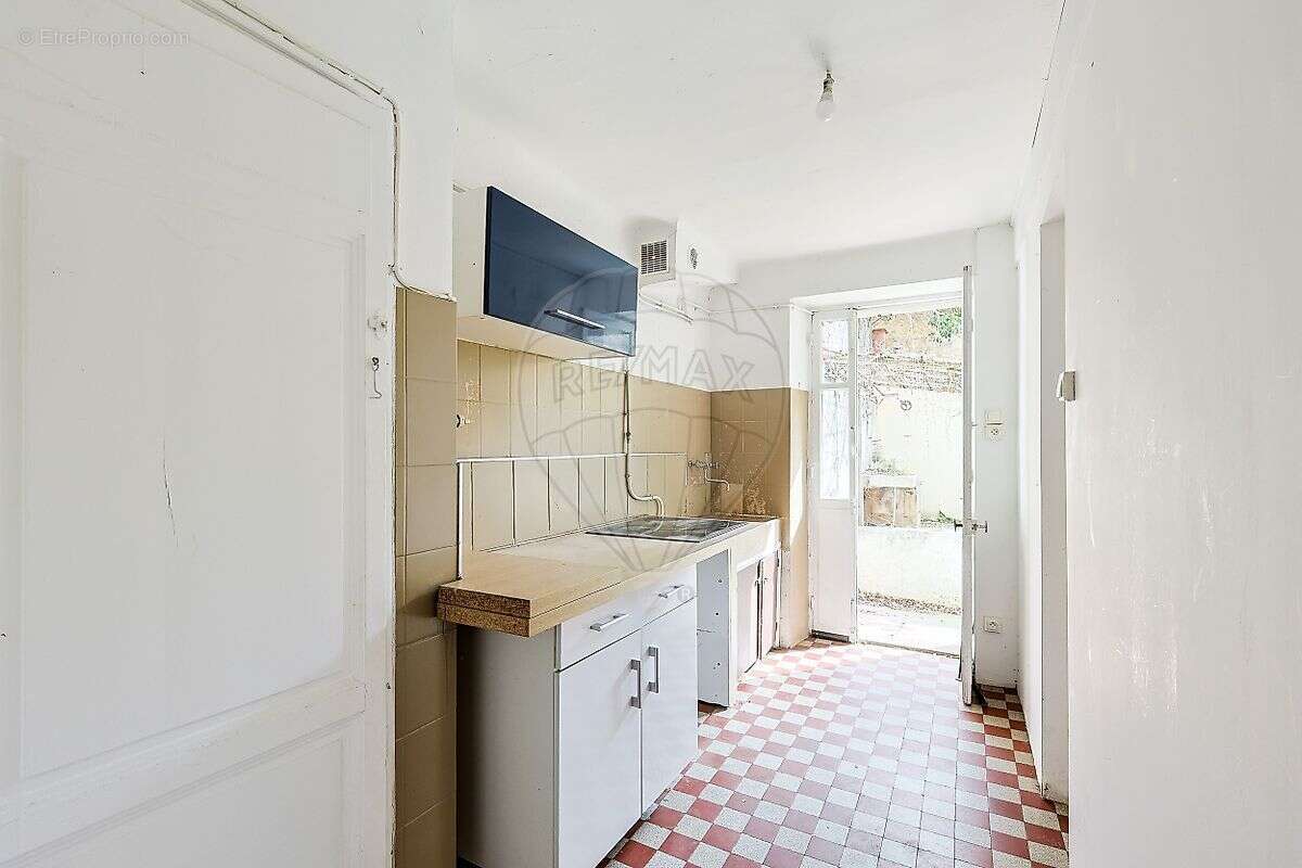 Appartement à MARSEILLE-4E