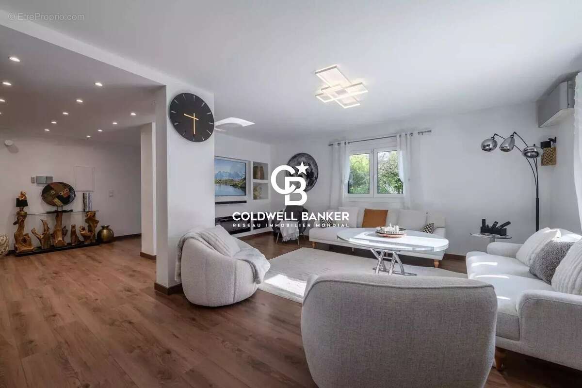 Maison à MONTAGNOLE