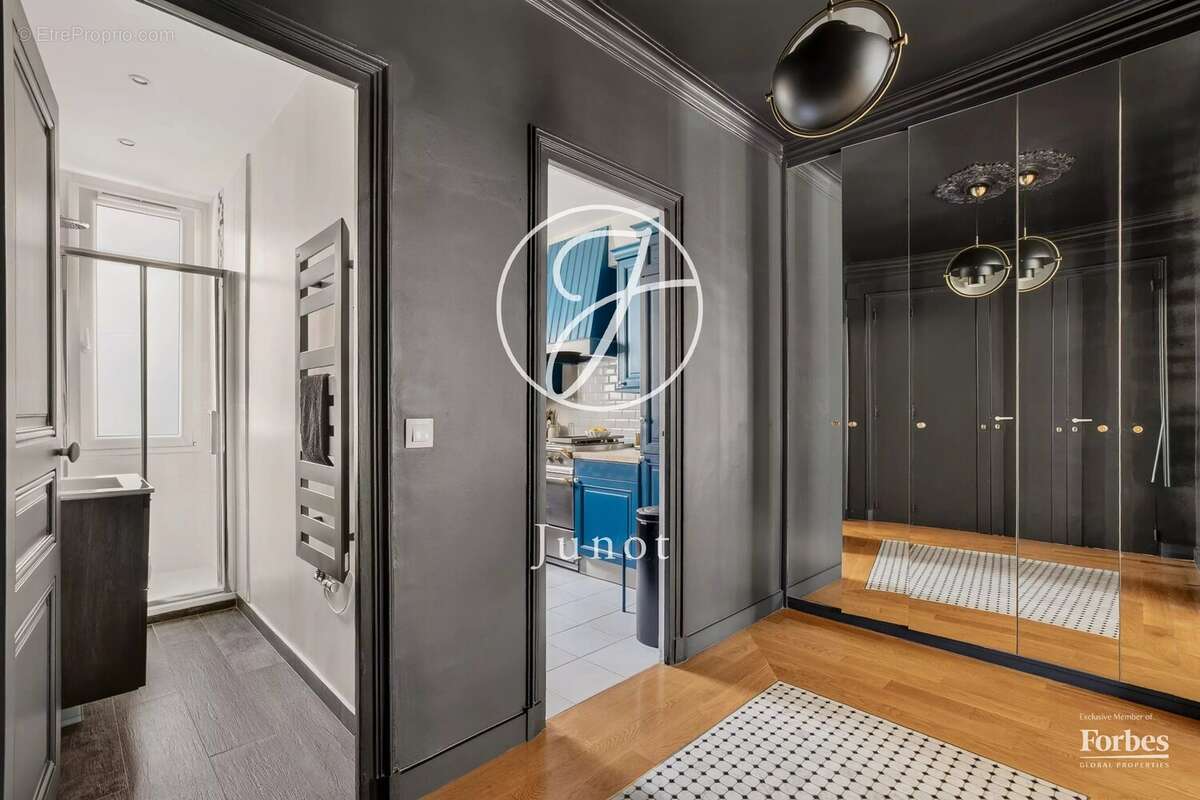Appartement à PARIS-16E
