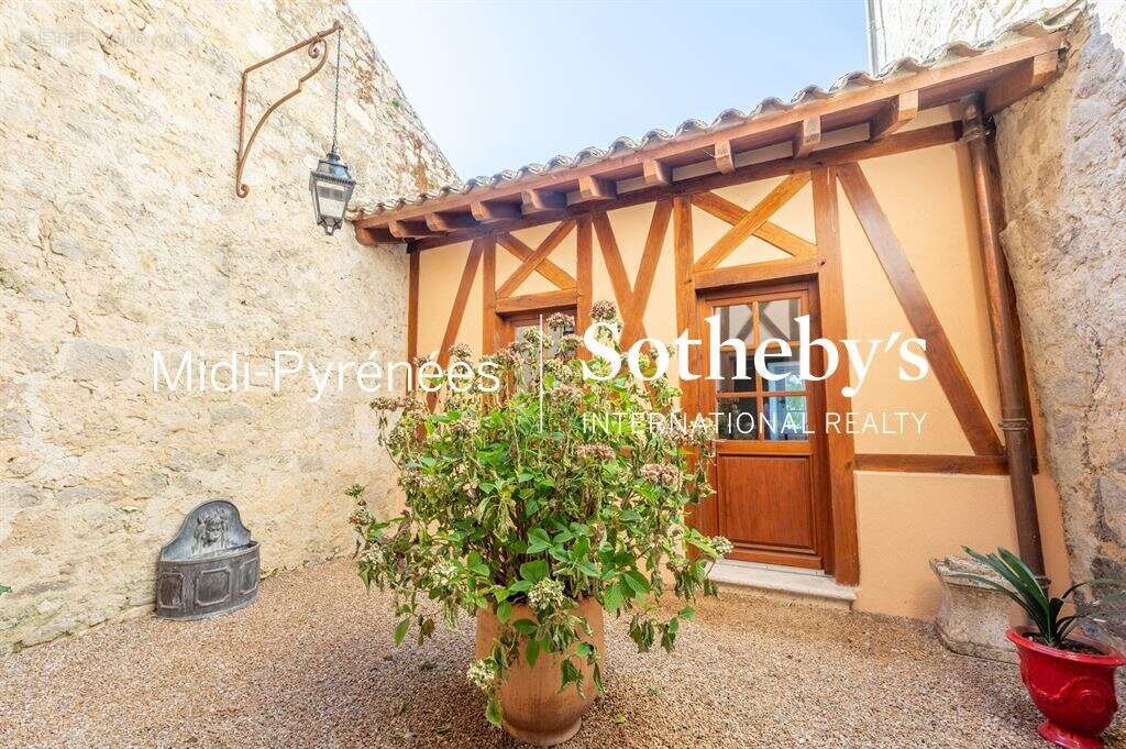 Maison à LARROQUE-ENGALIN