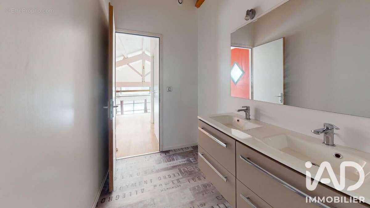 Maison 147 m² à Saint-Cyr-Du-Doret  - photo 5