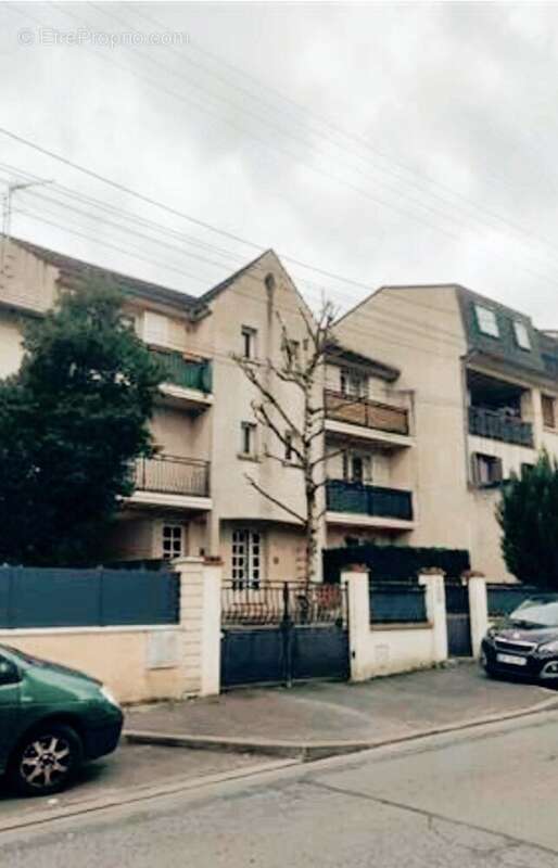 Facade de l&#039;immeuble  - Appartement à CLICHY-SOUS-BOIS