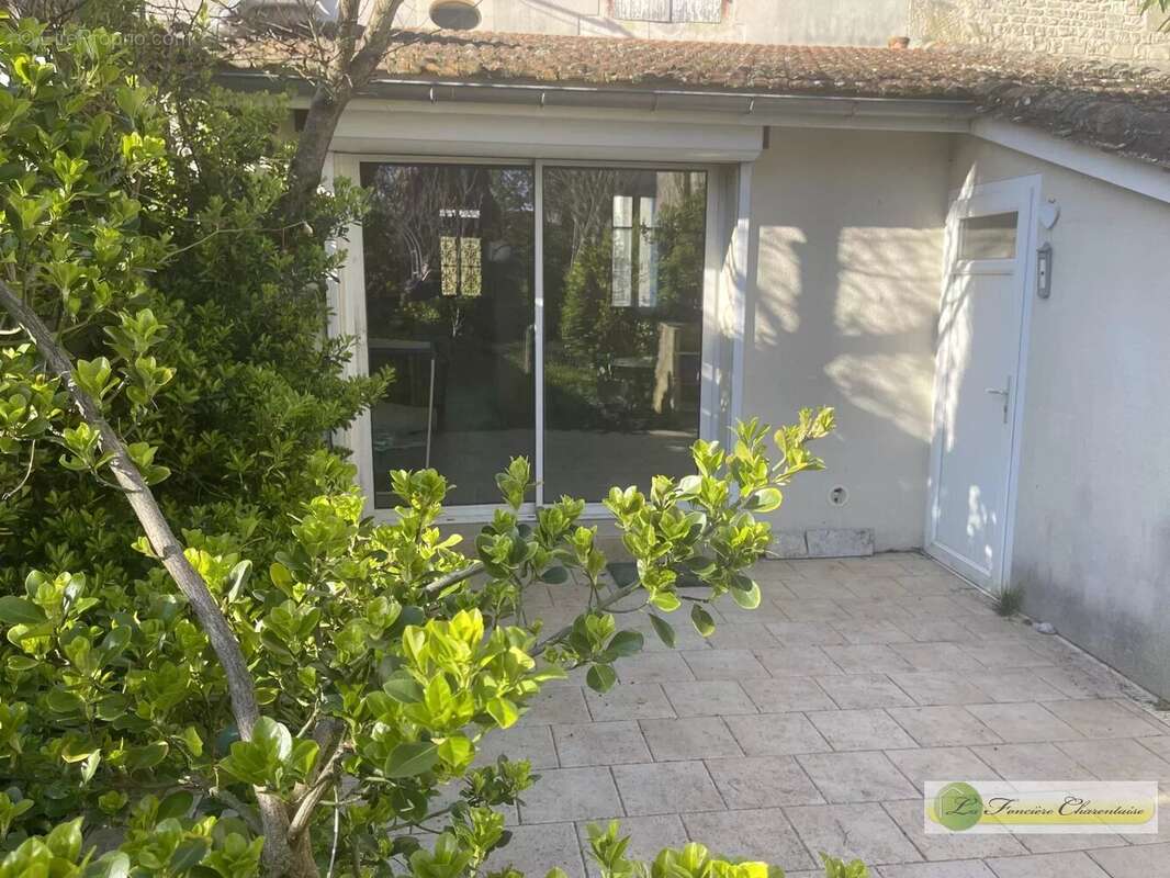 Maison à AIGRE