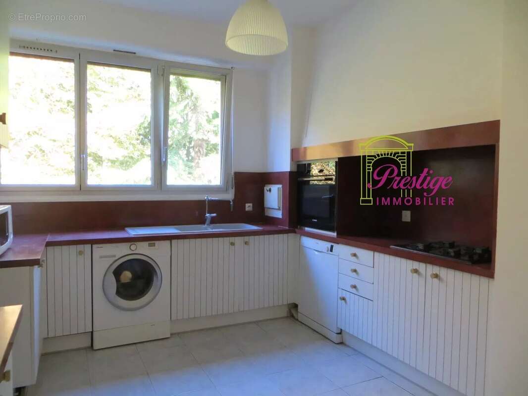 Appartement à LE MESNIL-LE-ROI