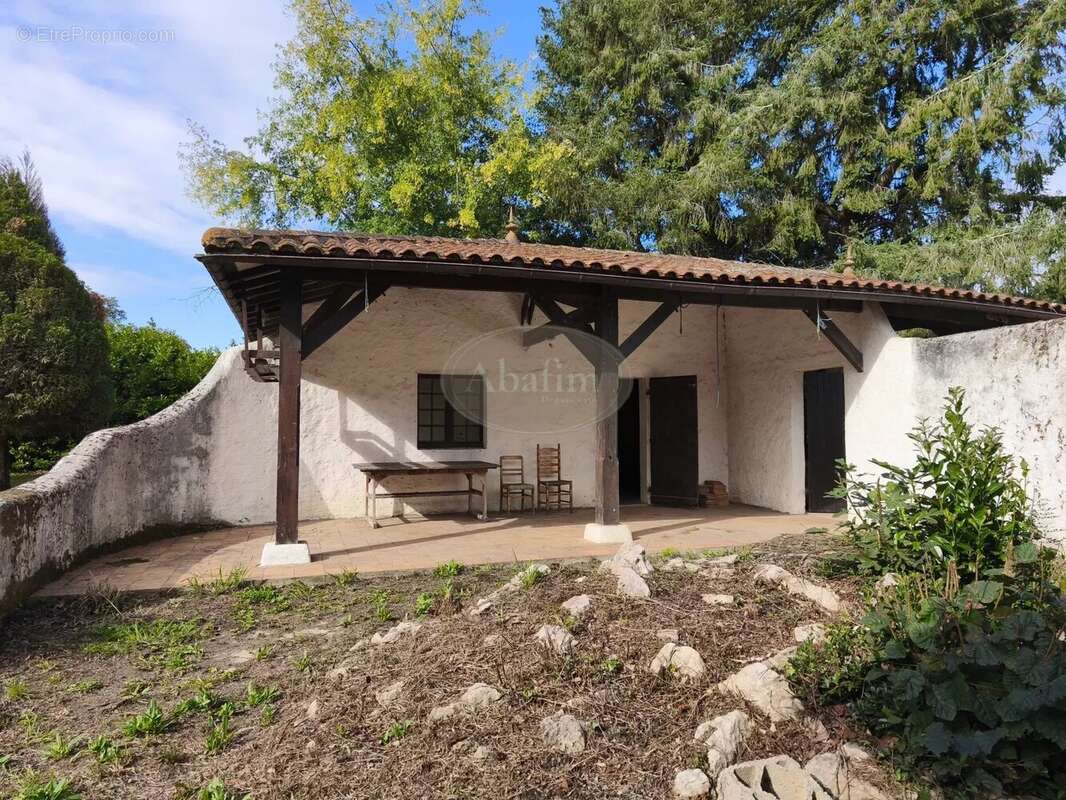 Maison à VILLECOMTAL-SUR-ARROS