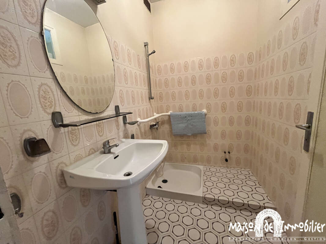 À Vendre à LOUZAC SAINT ANDRÉ - Spacieuse maison Charentaise - 210m2 - 6 pièces - photo 13