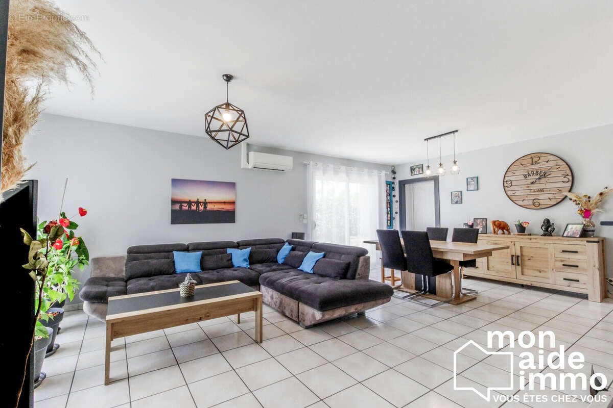 Maison à YGOS-SAINT-SATURNIN