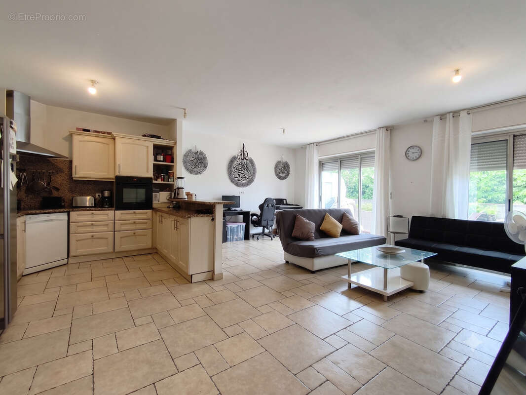 CO-Exclusivité - T3 de 72m2 avec Terrasse de 26m2   Emplacement Stratégique - photo 2