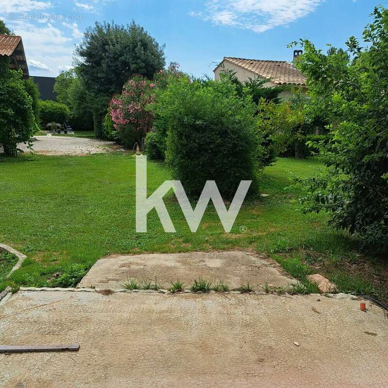 Commerce à SALON-DE-PROVENCE