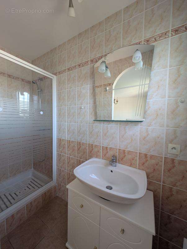 ROUJAN – Villa 4 chambres en parfait état - photo 14