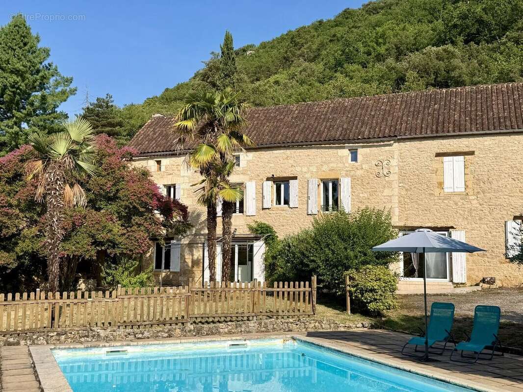 Ensemble de deux maisons avec piscine au coeur d'un village du Périgord Noir - photo 3