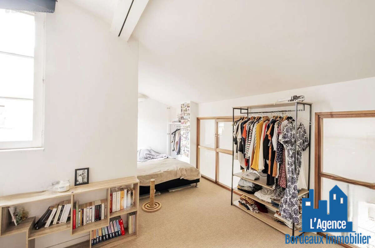 Déjà vendu par l'agence !!! bordeaux- proche du lycee montaigne et de la victoire- appartement t2 duplex vendu libre ! - photo 5