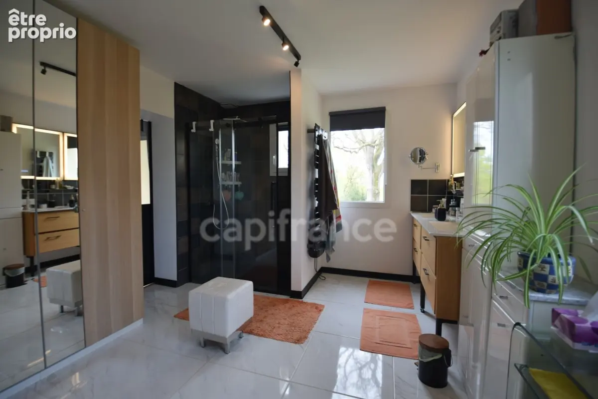 Villa de plain pied - 4 chambres - piscine - terrain de pétanque - garage - cadre naturel privilégié - photo 10