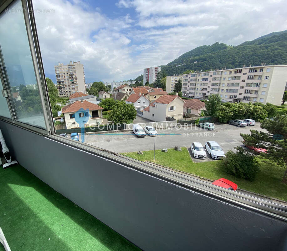 Appartement à SAINT-MARTIN-D'HERES