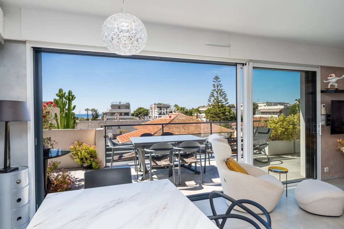 Appartement à SAINT-LAURENT-DU-VAR