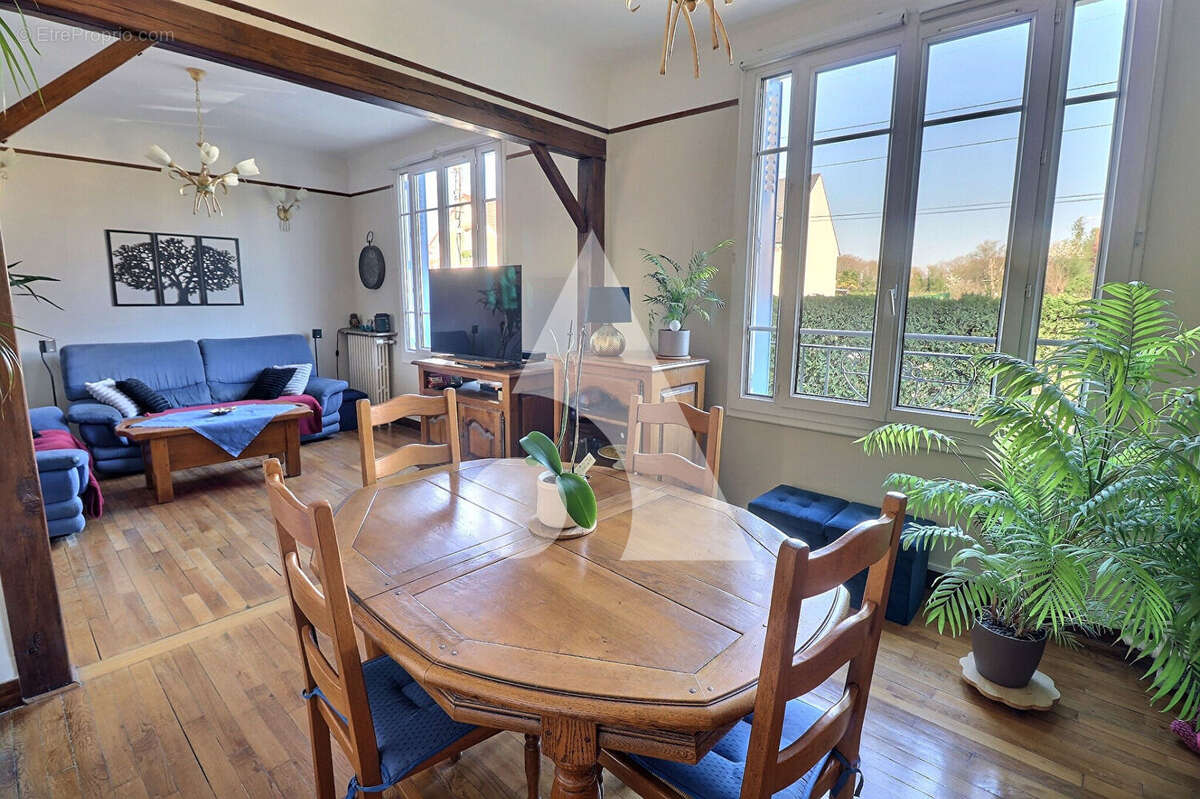 Maison à MERY-SUR-OISE