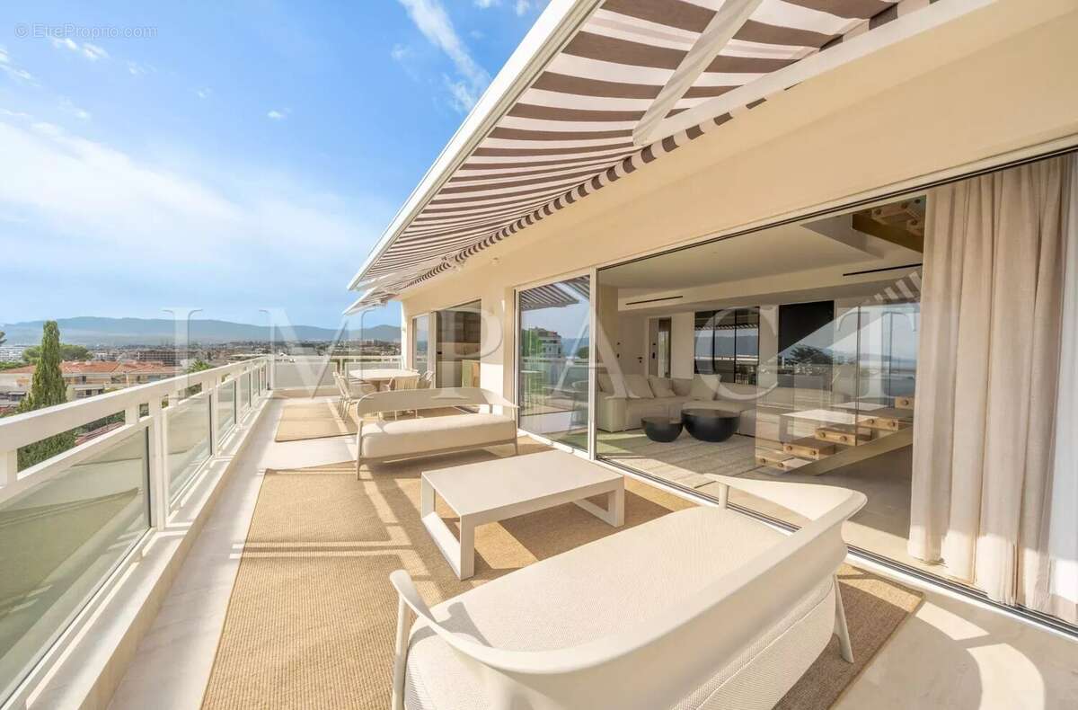 Juan-Les-Pins  Appartement 5P en duplex avec piscine et vue mer panoramique à vendre - photo 17