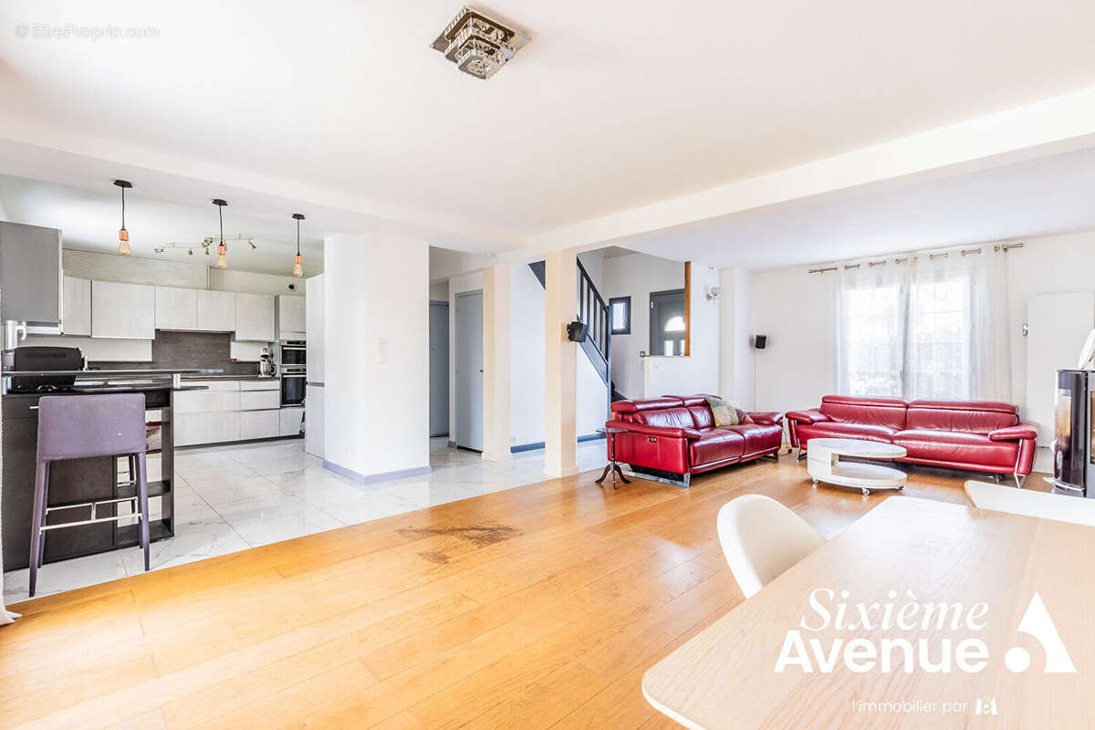 Maison à SAVIGNY-SUR-ORGE