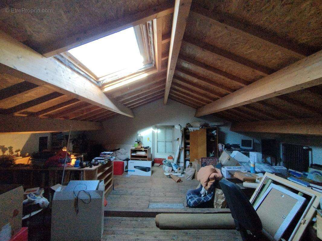 En Charente, ANGOULEME. Maison 145 m², 4 chambres, jardin clos 830 m² et grand garage - photo 11