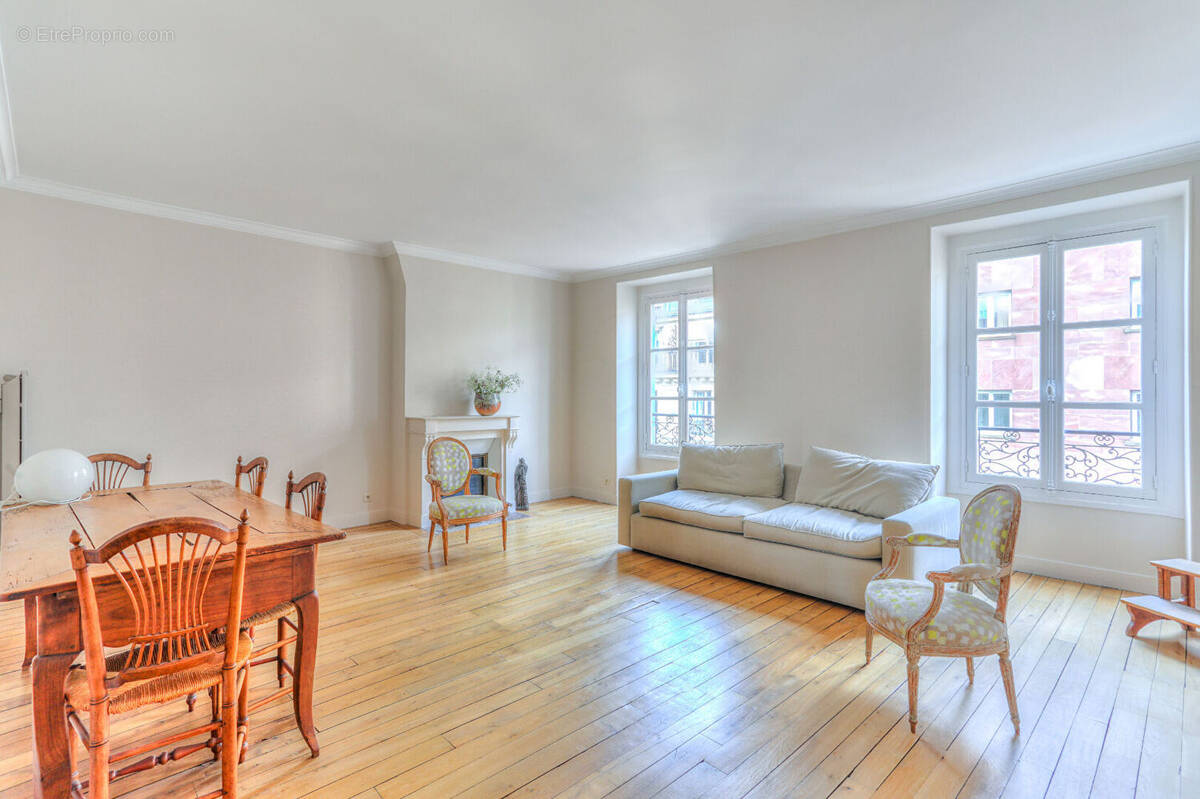 Appartement à NEUILLY-SUR-SEINE