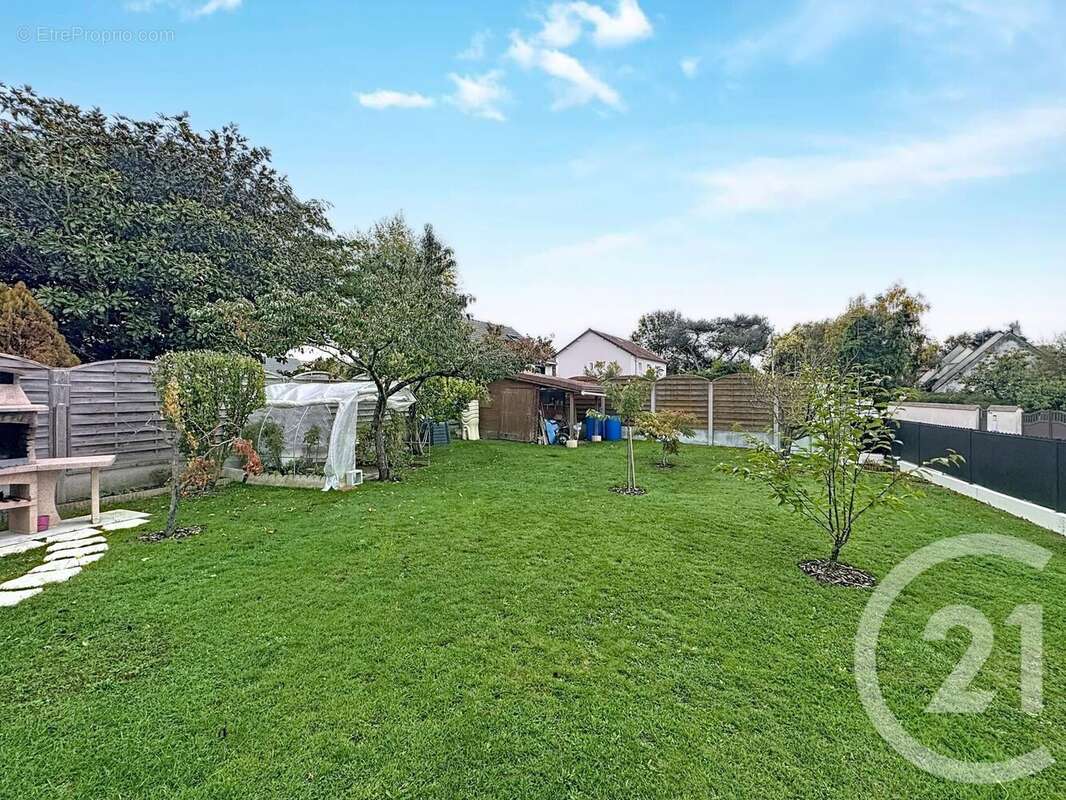 Maison à VAUX-LE-PENIL