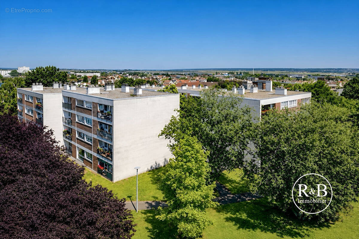 Appartement à LES CLAYES-SOUS-BOIS