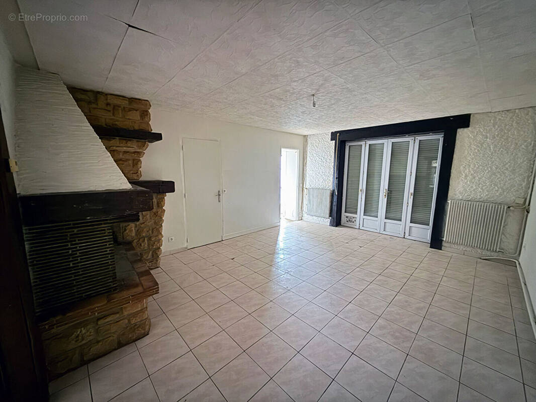 Maison à SAINT-MENGES