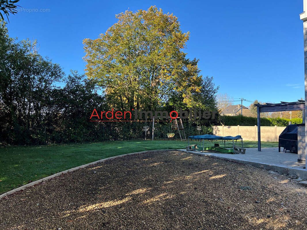 Maison à CORNY-MACHEROMENIL