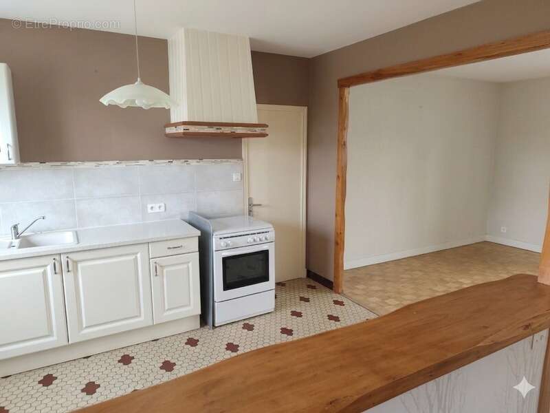 Maison à SAINT-GERMAIN-DE-LUSIGNAN