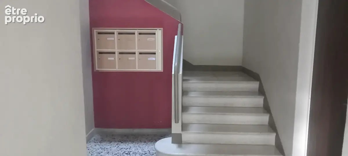 Grand appartement T2 à vendre 152500 € à Toulon Petit Bois - photo 2
