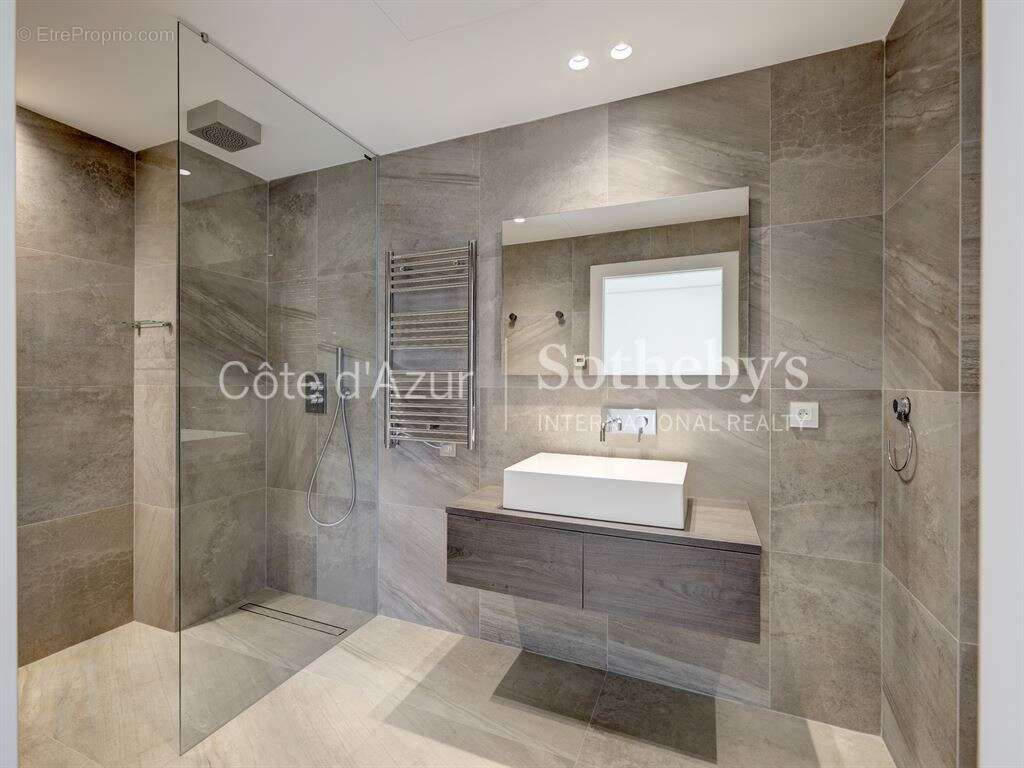 Appartement à VALLAURIS