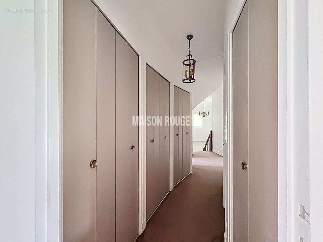 Maison à LE MESNIL-SAINT-DENIS