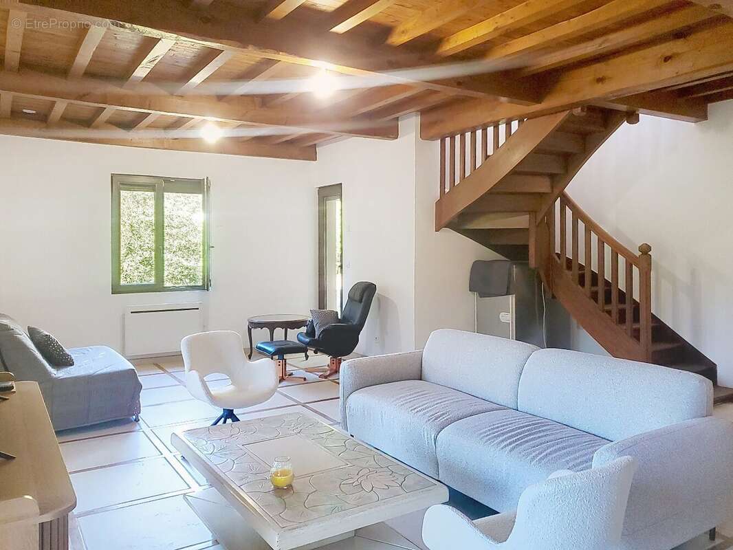 Maison à COLOMBIERES-SUR-ORB