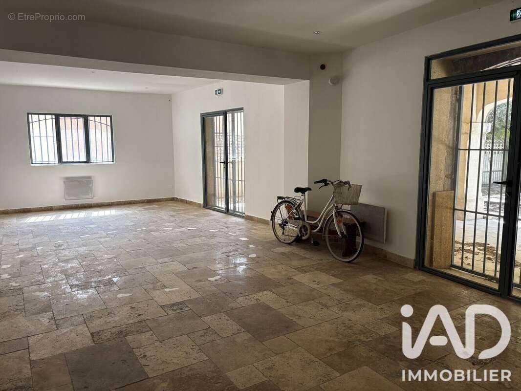 300 m² à Pelissanne  - photo 8