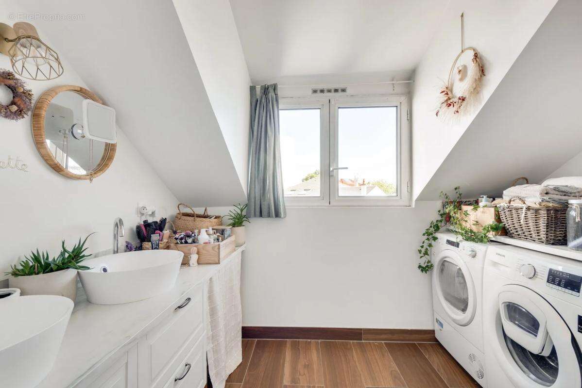 Appartement à SAINT-MAUR-DES-FOSSES