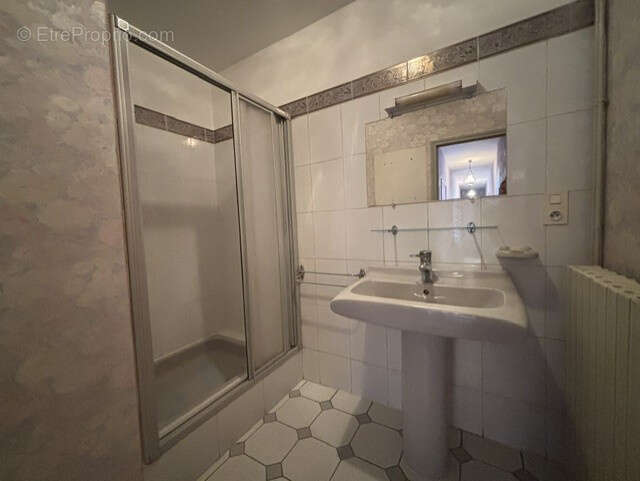 EXCLUSIVITE à AUTUN, T5 avec grandes dépendances, garage et cour. - photo 11