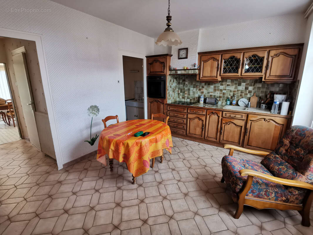 Maison à LES LANDES-GENUSSON