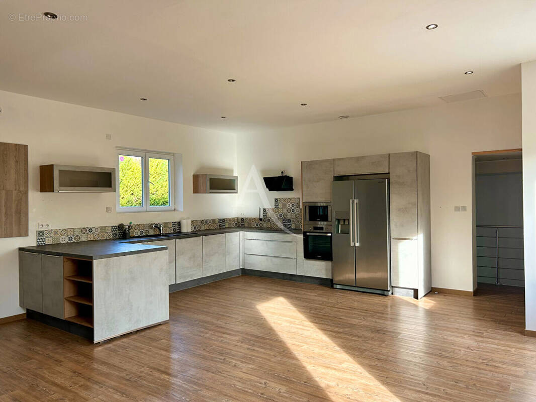 Maison à L'ILE-D'ELLE