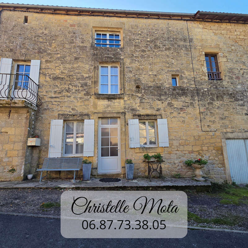 Ensemble immobilier dans le bourg du village - photo 2