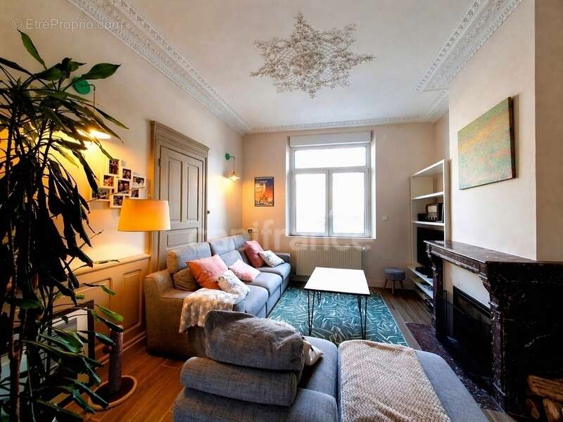 Albert – Élégante maison bourgeoise de 230 m² avec garage, cave et extérieur sans vis-à-vis - photo 3