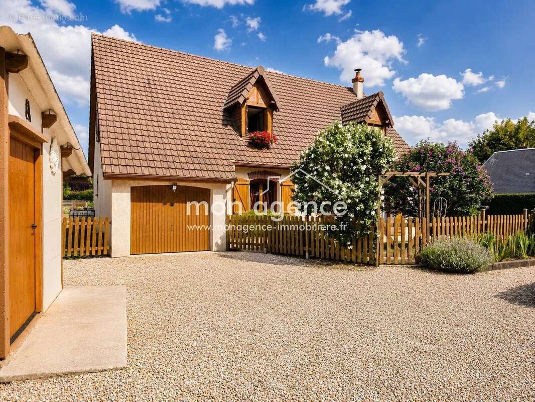 Sainte-Croix-sur-Buchy – Maison familiale de 133 m² sur un terrain de près de 2 000 m² - photo 2