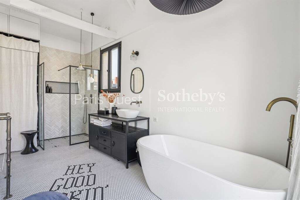 Appartement à NEUILLY-SUR-SEINE