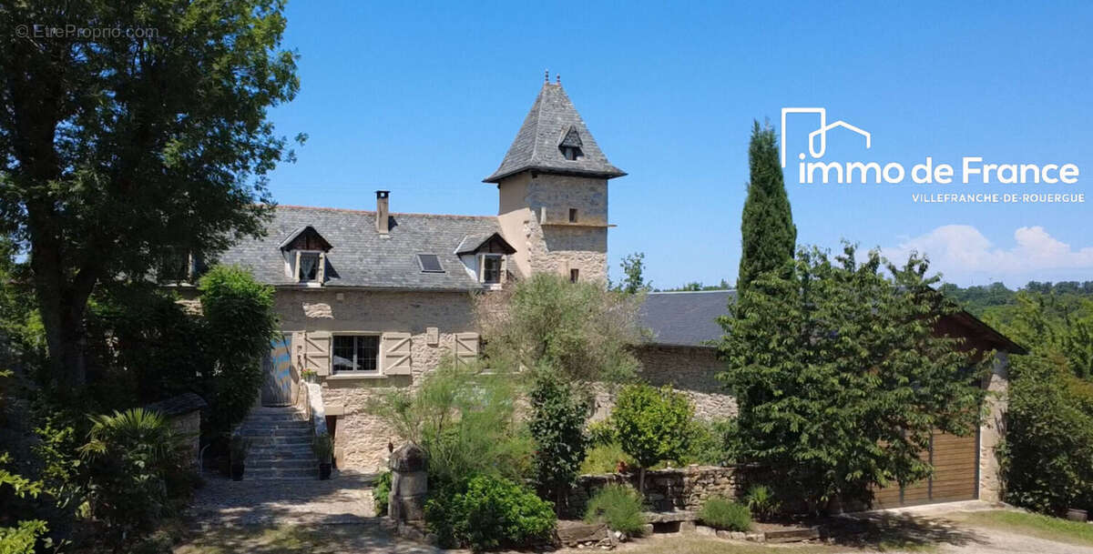 Propriété Villefranche de Rouergue, 168 m², 4 chambres, nombreuses dépendances sur 3816 m² de terrain clos attenant - photo 2