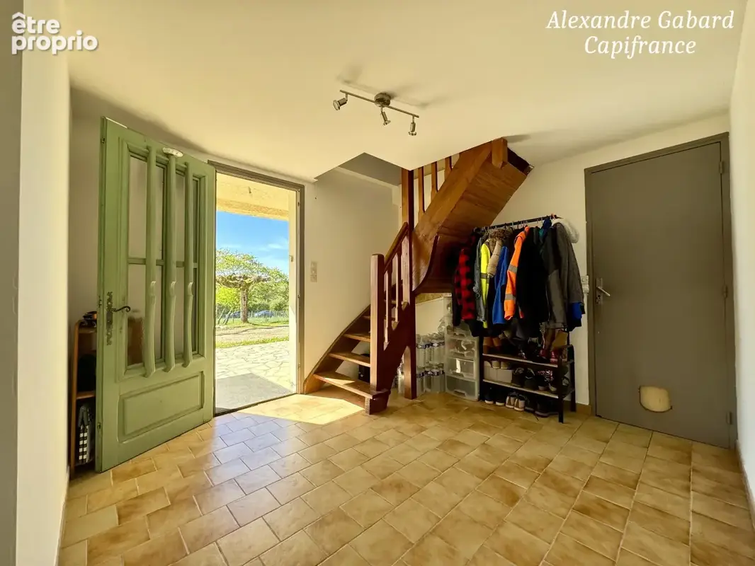 Maison traditionnelle - 3 chambres et bureau - Véranda - Garages - Jardin - photo 13