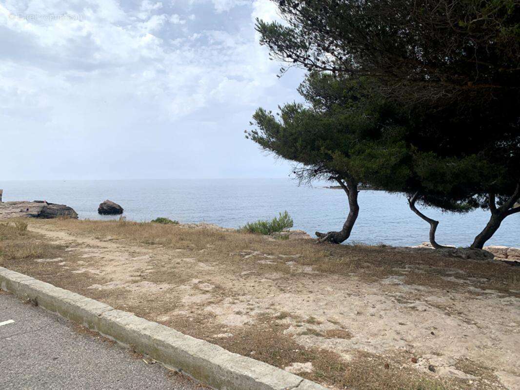 Villa de 123 m2 front de mer Carro - photo 4