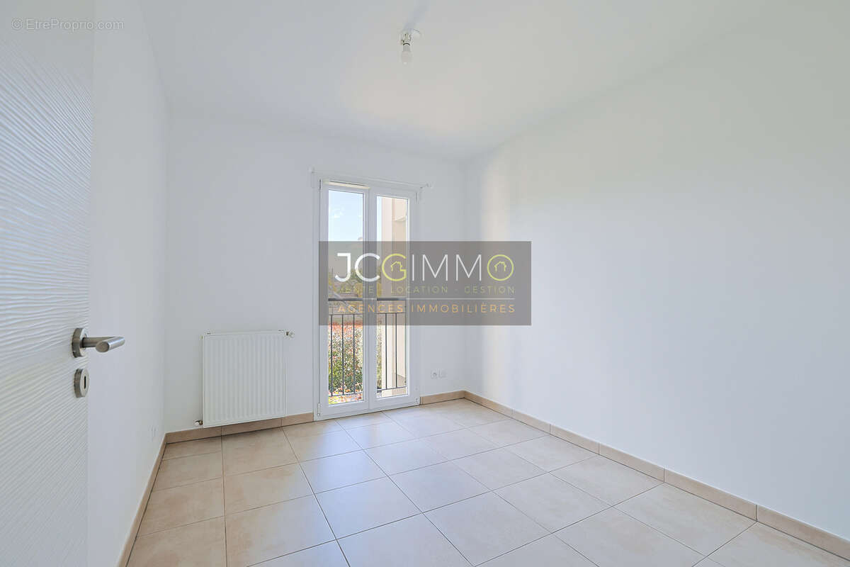 Appartement à LA CRAU