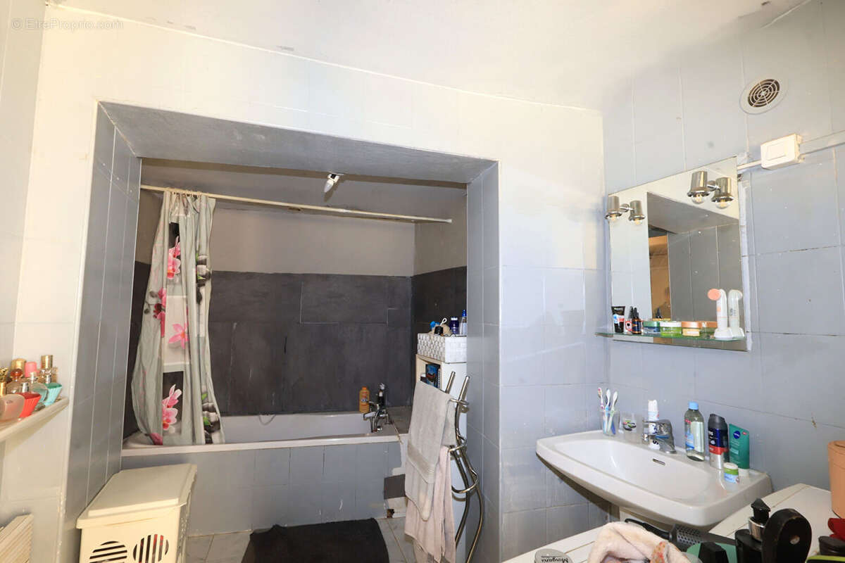 Appartement à MAUGUIO