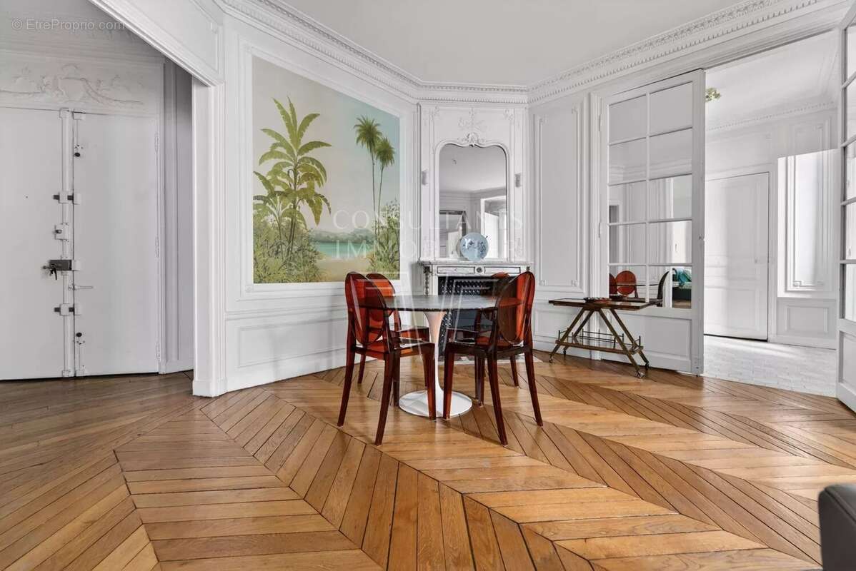 Appartement à PARIS-16E