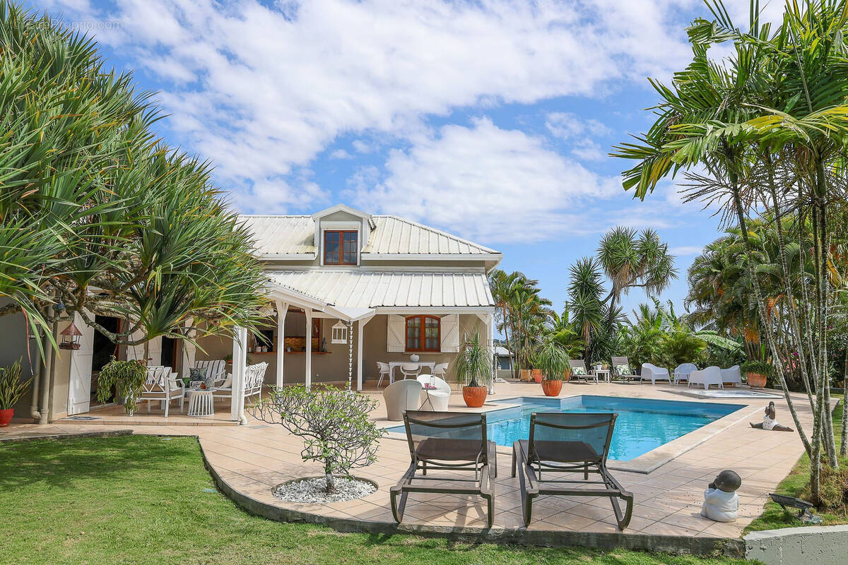 Maison à BAIE-MAHAULT