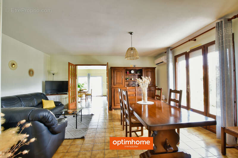 Maison à AMBARES-ET-LAGRAVE